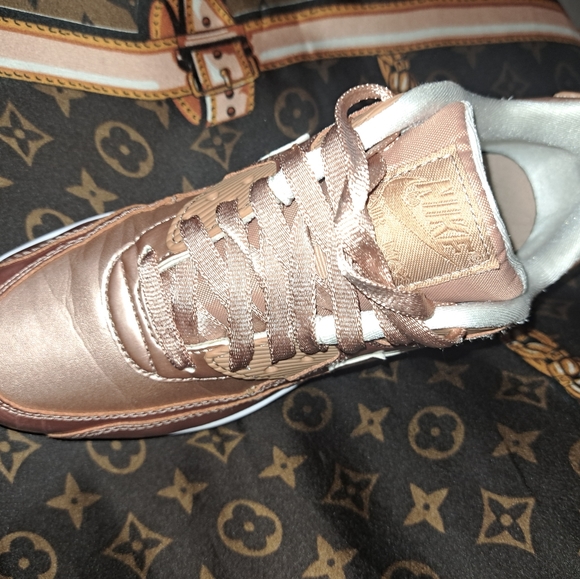 Nike Air Max 90 Metallic Rose Gold - Picture 8 of 12
